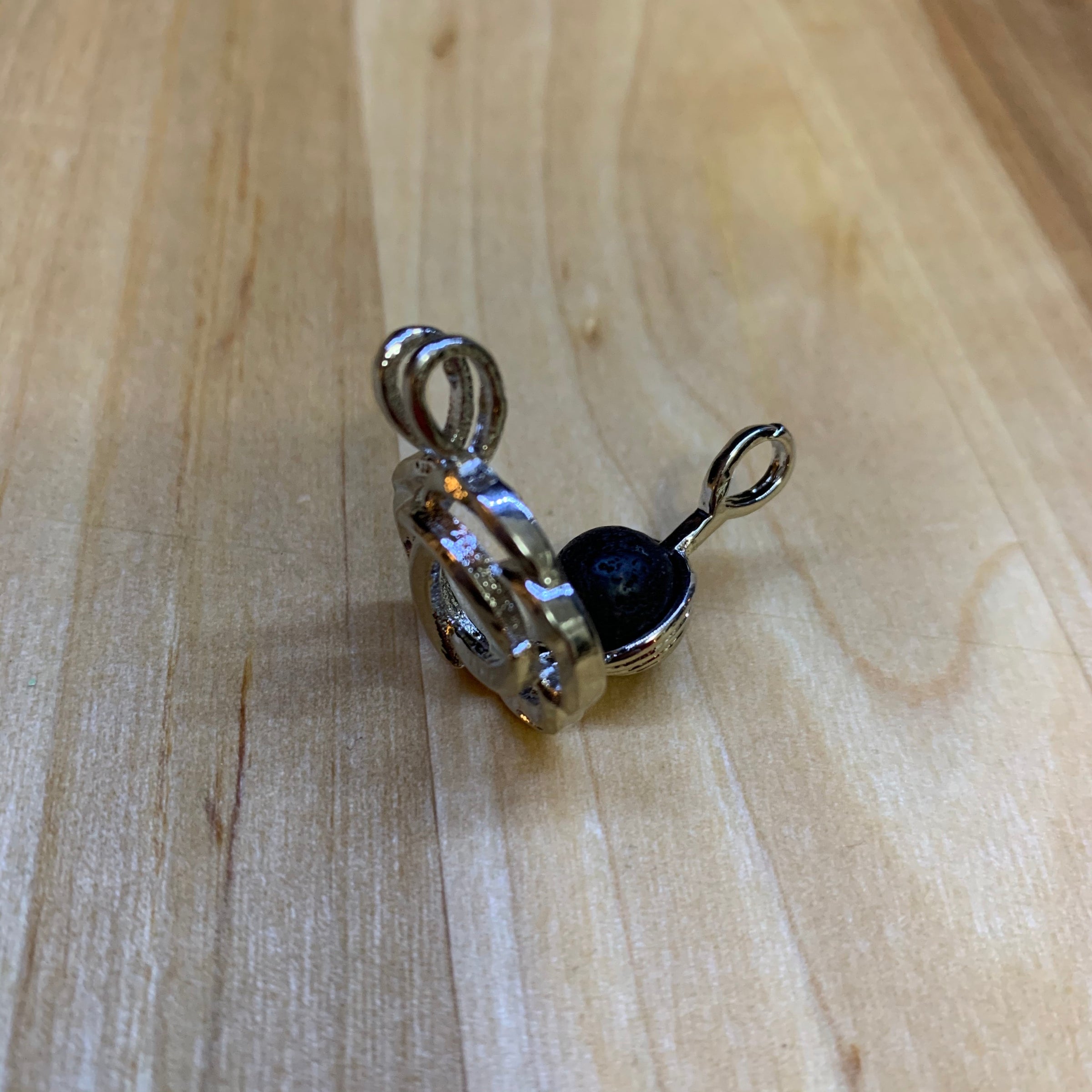 Aromatherapy Necklace Essentials by DK